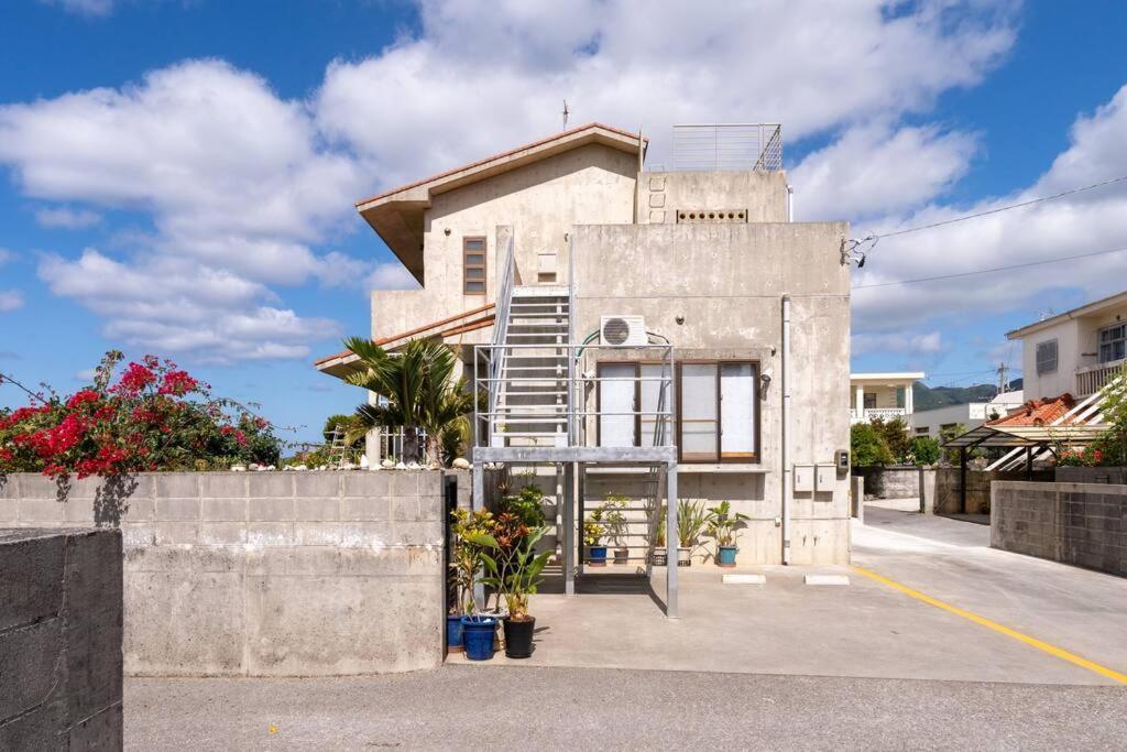 カエルラ Villa Nago